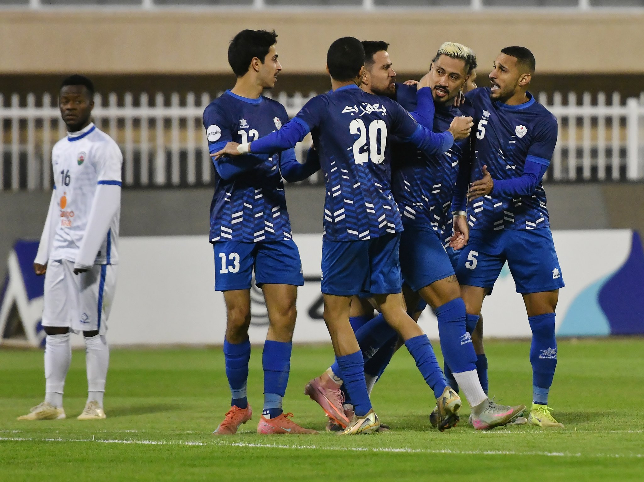 «دوري زين الممتاز» .. الشباب يفوز على الجهراء 