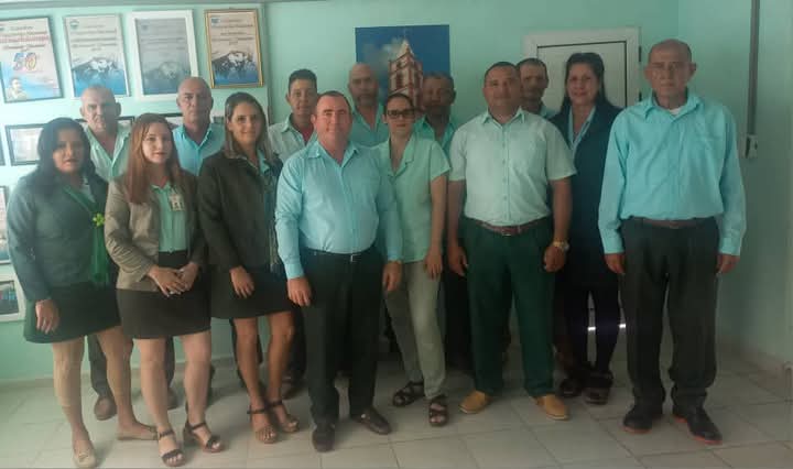 El Consejo de Dirección de la UEB Transportación Camagüey de la Empresa TRANSCUPET, desea un feliz y próspero año 2026 con la calidad y el sentido de pertenencia que nos caracteriza.
#PetrolerosPorCuba 
#TrabajadoresProtagonistas 
#Cuba