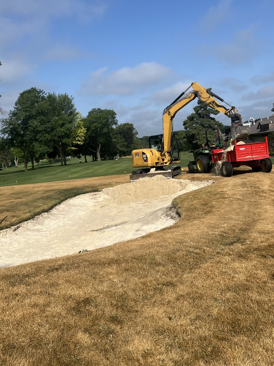 LandscapesUnLLC's tweet image. Just out here building better sand traps 😎🏌️‍♂️

#LandscapesUnlimited