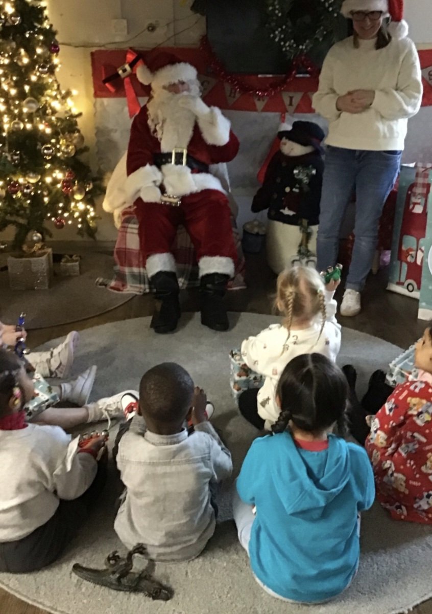 ParkMaryhill's tweet photo. We had a very special visitor come to nursery this week. Santa came to Maryhill Park to bring us some gifts because all of our children are on the nice list. 👏The children had lots of fun!!🤗 🎅🎅🎅 https://t.co/jCFI3zXfcs