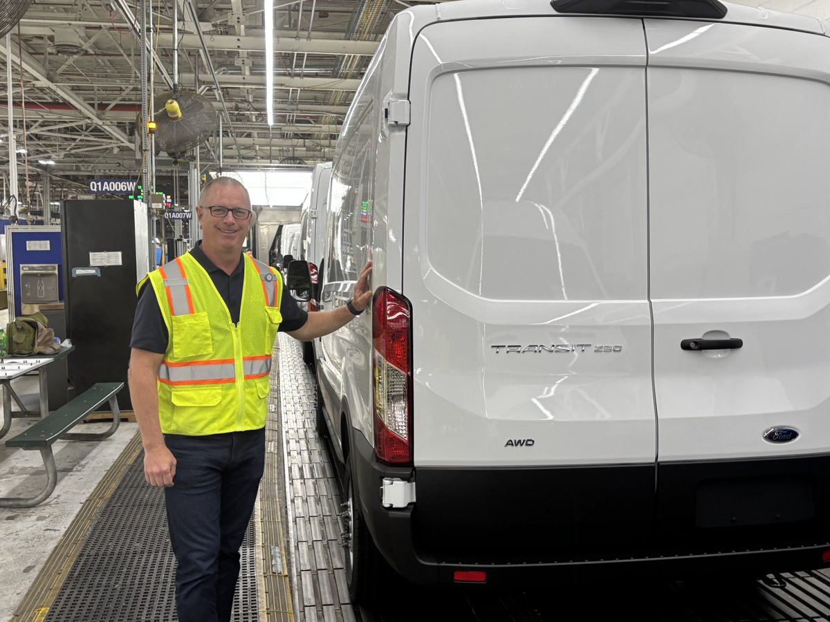 ktatalentscout's tweet image. From summer picnics with his grandfather at Ford to leading HR for major plants, Pete Rogers embodies our commitment to growth and collaboration. 

Join us in shaping the future of manufacturing! Explore #HRcareers: spr.ly/6019CJt8F 

#WeAreFord #ManufacturingCareers