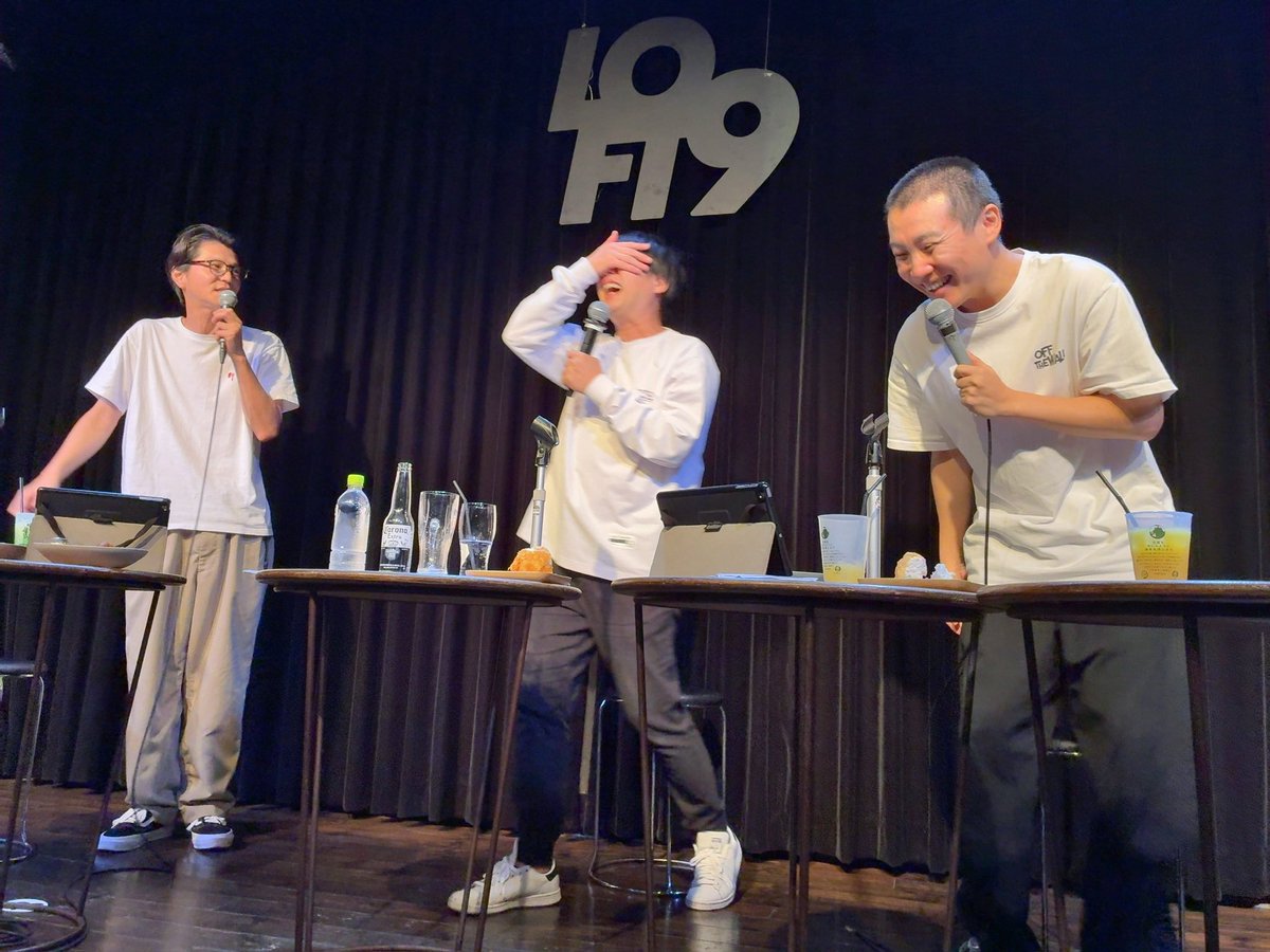 HeehoOO0's tweet photo. 10月に行ったやつ　乱入インプロのおかげでばかうけCMの裏話しかまともなトーク聞けなかったの本当に草だったしバティオスでこのメンツの漫才浴びていいんすか！？って感じだったしハロウィンにはかわいいまぼたん見れて満足🎀 https://t.co/mkX6UQpjOq