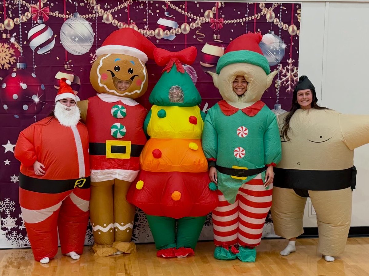 cghs_wbb's tweet image. Annual Holiday Party!! 🎅🏻 🎄 

Always a fun time, this year included:
- Secret Santa 🎅🏻 
- New Gear 🎁 
- Christmas Games 🎄 
- Panda Express
- Senior Inflatable Costumes

Thank you to all of the parents that helped to organize and plan it! We had a blast!!

#GoTrojans🔴⚪️🏀
