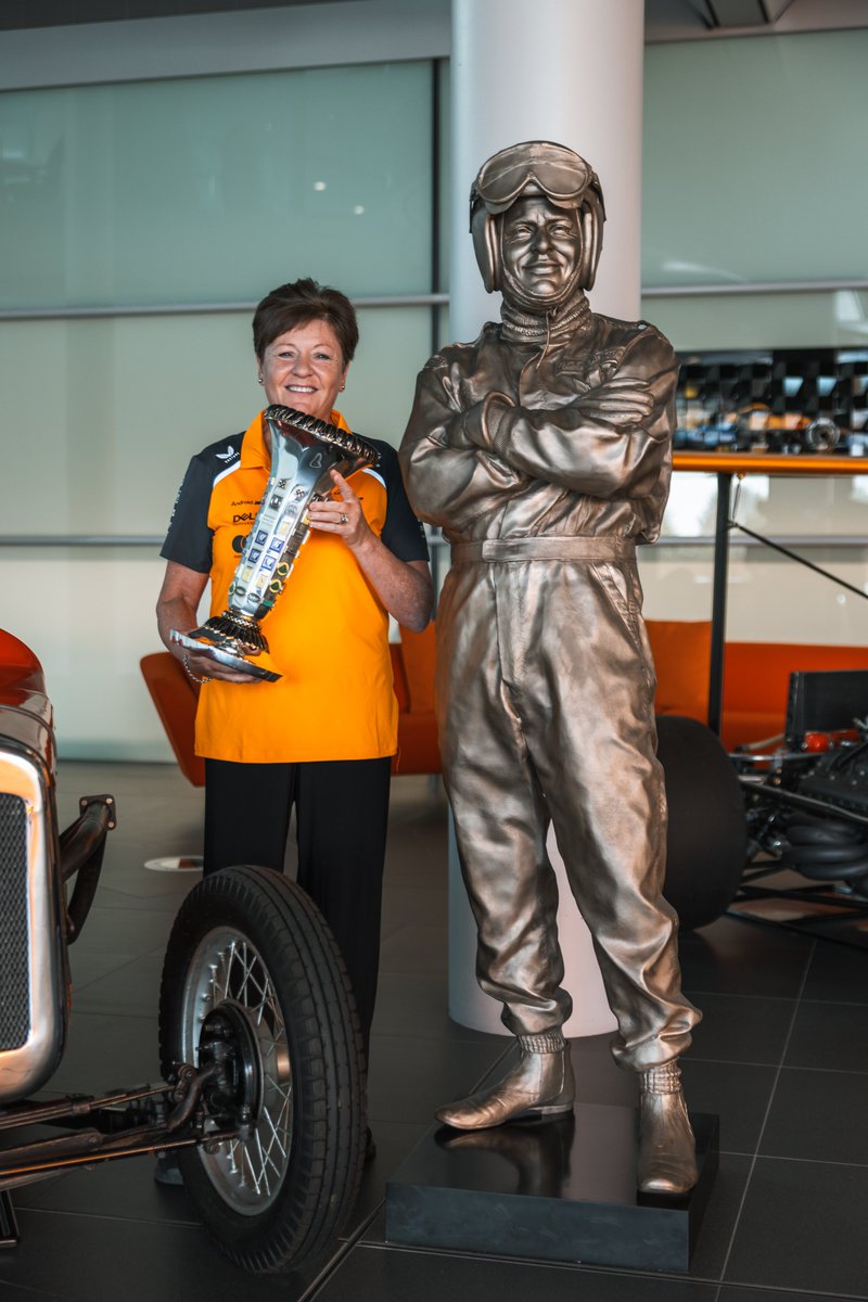 From founder to daughter 🧡

Celebrating being back-to-back Champions with Amanda McLaren 🧡

#McLaren