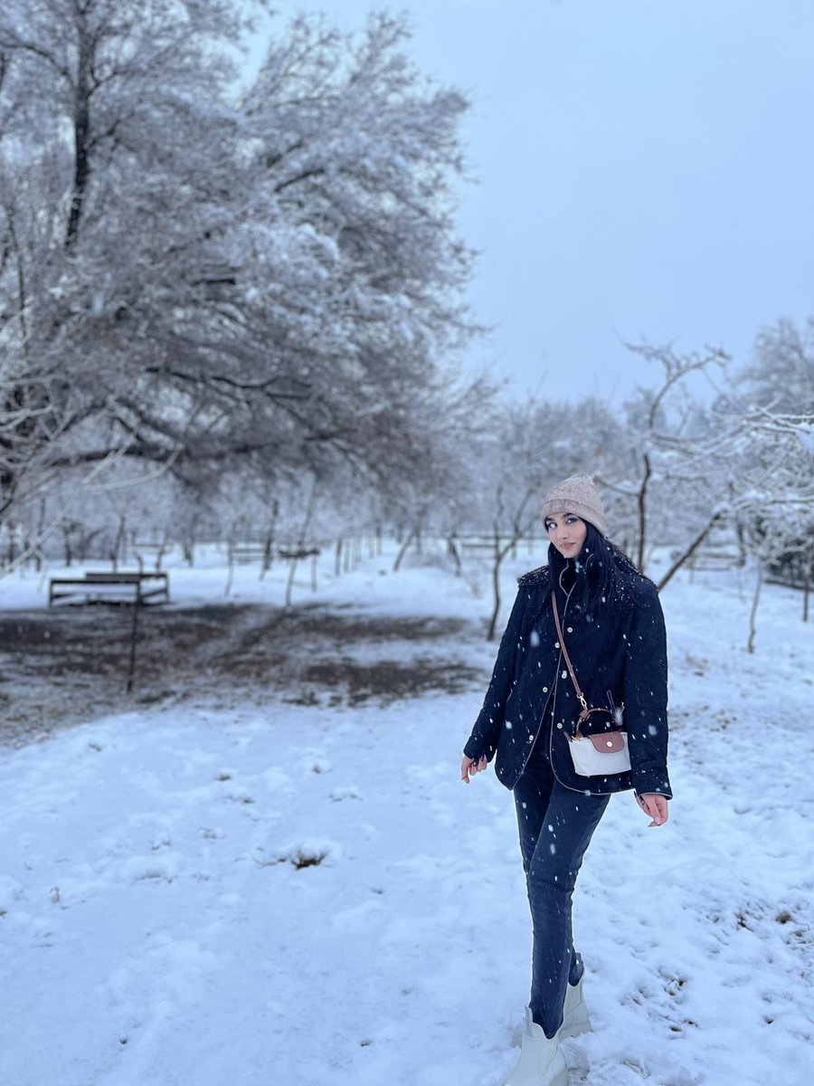 K08AR's tweet photo. روز برفی و نااز❄️ https://t.co/DVNeTzepN8