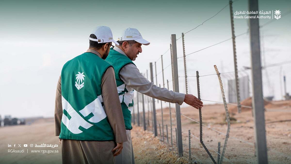 رئيس هيئة الطرق يتفقد عددًا من المشاريع في الرياض والقصيم. تفقّد الرئيس التنفيذي للهيئة العامة للطرق المهندس بدر بن عبدالله الدلامي، عددًا من مشاريع الطرق في منطقتي الرياض والقصيم، يرافقه وكيل وزارة النقل والخدمات اللوجستية لتشغيل وصيانة الطرق المهندس طارق الشامي 