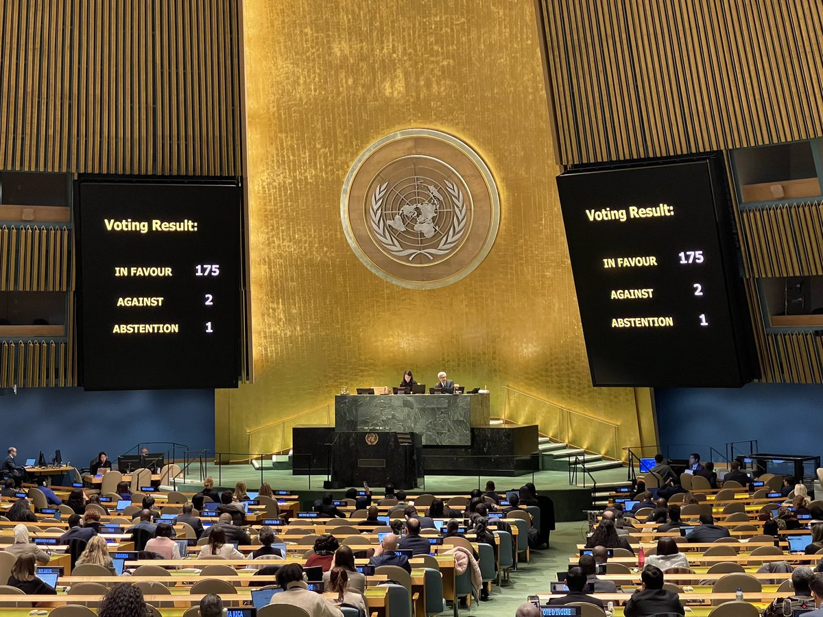 LuxembourgUN's tweet photo. Luxembourg had the honor to co-facilitate with Saint Vincent and the Grenadines the negotiation of the political declaration on the prevention and control of noncommunicable diseases and the promotion of mental health &amp; well-being. We thank Member States for their support!
🇱🇺🇻🇨🇺🇳 https://t.co/1bPxxLXg0K