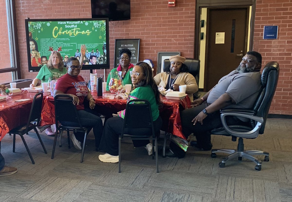 Celebrating 2025 today at GOA…Happy Holidays!🎄☃️❄️🥰<a href="/gordonodyssey/">Gordon Odyssey Acad.</a>