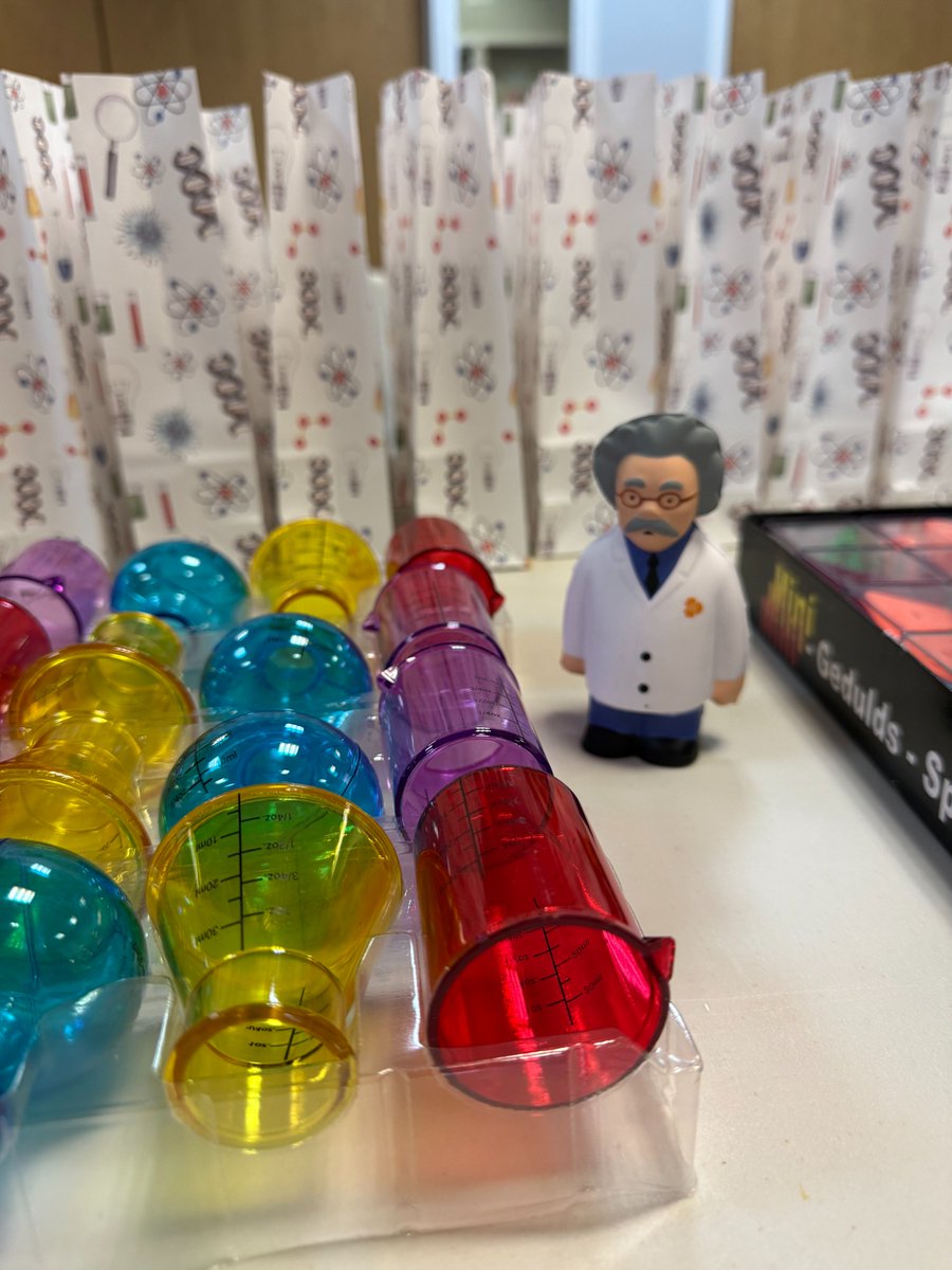 GovSciSource's tweet photo. Feeling grateful for the privilege to volunteer at @TheChildrensInn! We enjoyed a tour of the Inn beautifully decorated for the holidays, and then assembled “Thoughtful Treasures”: themed goody bags to bring a little joy to the incredible children &amp; families staying there.❄️🧸🧪 https://t.co/PgVgXp9grf