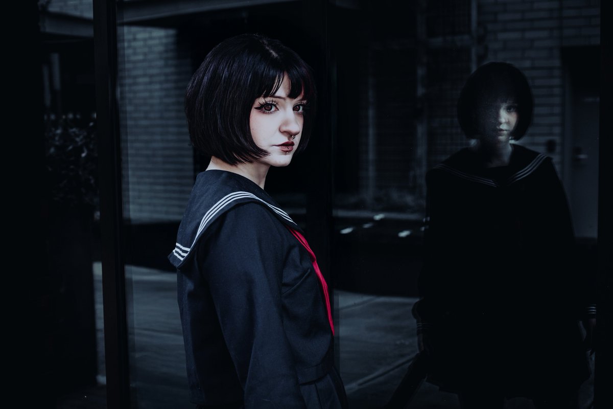 "You're in pain because you choose to be. I'm moving forward."
i could talk for ages about how Silent Hill hits so much different when you've experienced being a teenage girl, but instead i'm cosplaying about it. follow our 🔗 into the fog to get this set this month