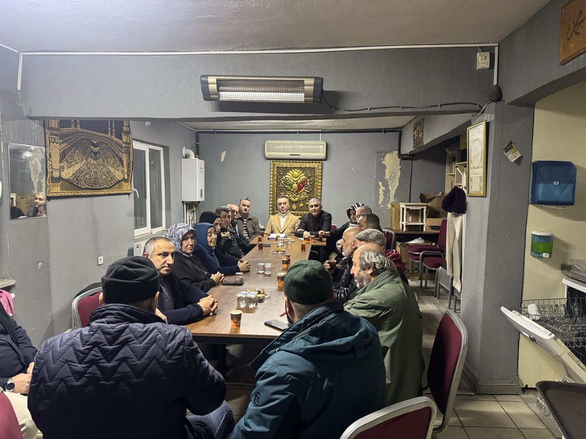 Yahya Kemal Mahallemizde birlik ve dayanışma ruhuyla toplantımızı gerçekleştirdik.
İl ve ilçe teşkilatımız, kadın kollarımız ve mahalle birim başkanlarımızın katılımıyla verimli bir istişare oldu.
Mahallemizin gelişimi için birlikteyiz, birlikte güçlüyüz.