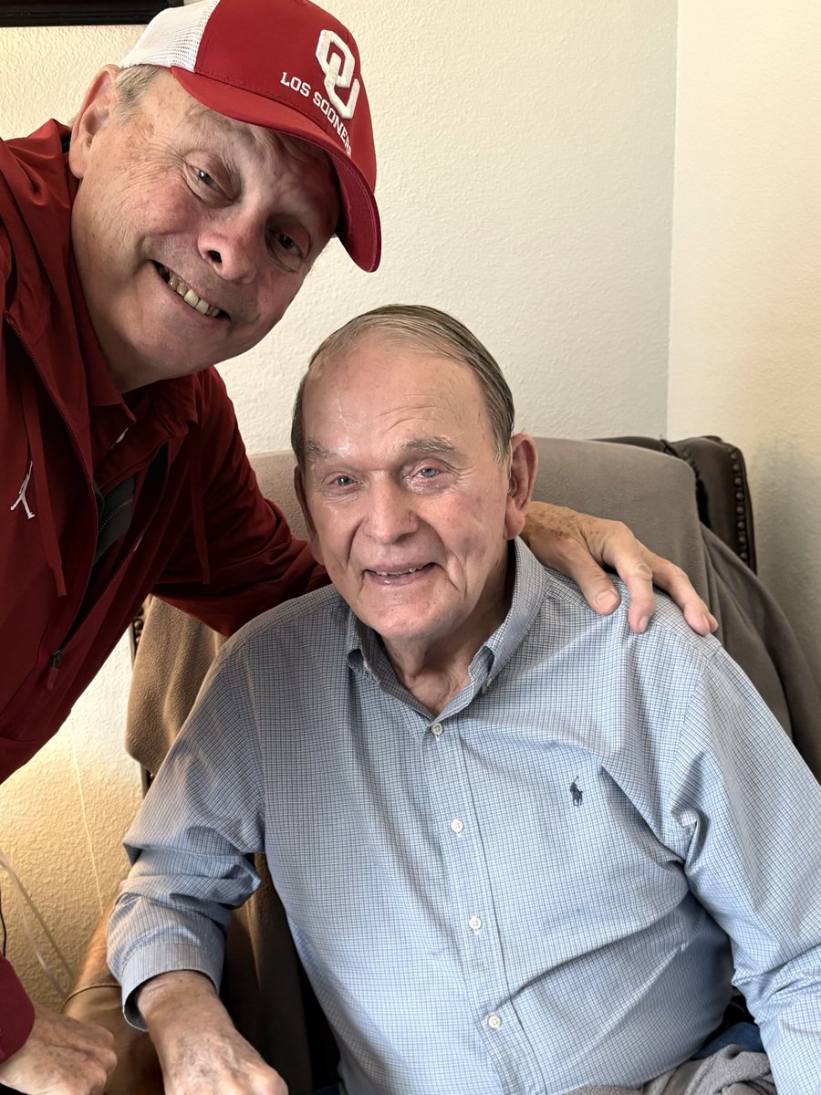 Coach Merv getting ready for the Sooners game —said they should be ready to go ⁦<a href="/OURadioCrew/">OU Football Radio Crew</a>⁩ ⁦<a href="/TRowOU/">Toby Rowland</a>⁩ ⁦<a href="/PlankShow/">Chris Plank</a>⁩