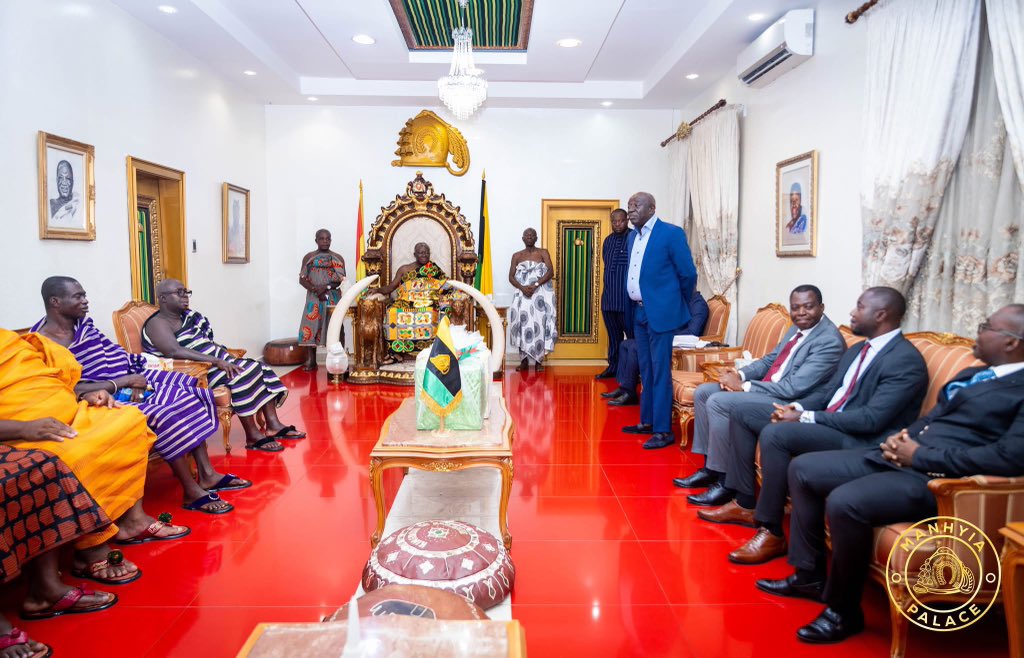 Asante_nation's tweet image. Otumfuo Osei Tutu II, Asantehene received the management of AngloGold Ashanti led by Managing Director Samuel Pobee, at the Manhyia Palace in Kumasi today, December 19, 2025. 

Mr Pobee presented a review of the company's performance, highlighting an increase in workforce…