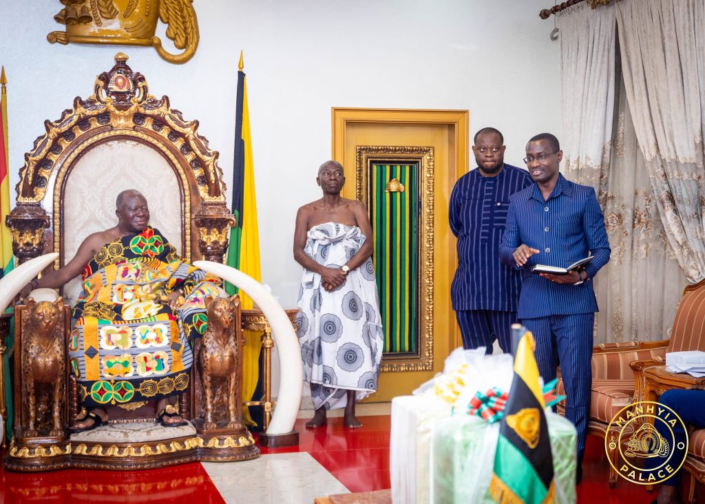 Asante_nation's tweet image. Otumfuo Osei Tutu II, Asantehene received the management of AngloGold Ashanti led by Managing Director Samuel Pobee, at the Manhyia Palace in Kumasi today, December 19, 2025. 

Mr Pobee presented a review of the company's performance, highlighting an increase in workforce…