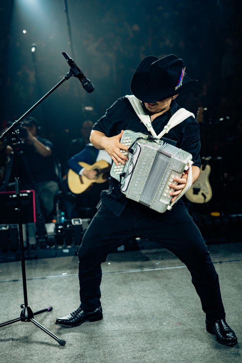 TimeOutMexico's tweet image. #TriviaTOM
🔁❤️

Tenemos boletos para que este 19 de diciembre acompañes a #AlfredoOlivas a cerrar su "VIVO" tour 🤠

1. Sigue a @lamexicomonumental y a @alfredoolivasofficial en Instagram
2. Manda un correo a contacto@timeoutmexico.mx con las capturas de pantalla del paso 1
3.…