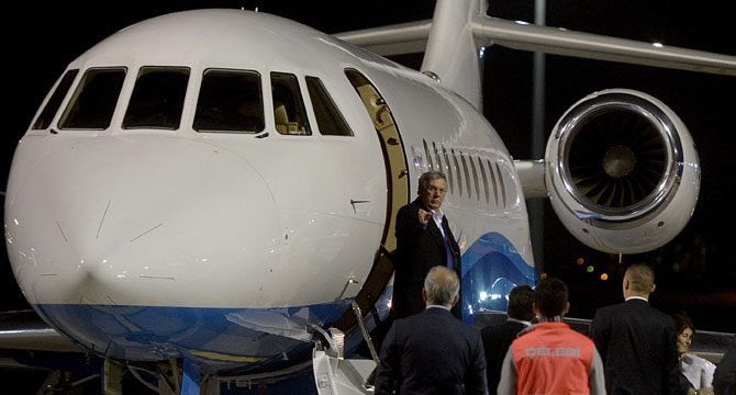 Bu kulübün başkanları kaçmaz!
Kaçanları başka kapıda arayın!

BURASI FENERBAHÇE…