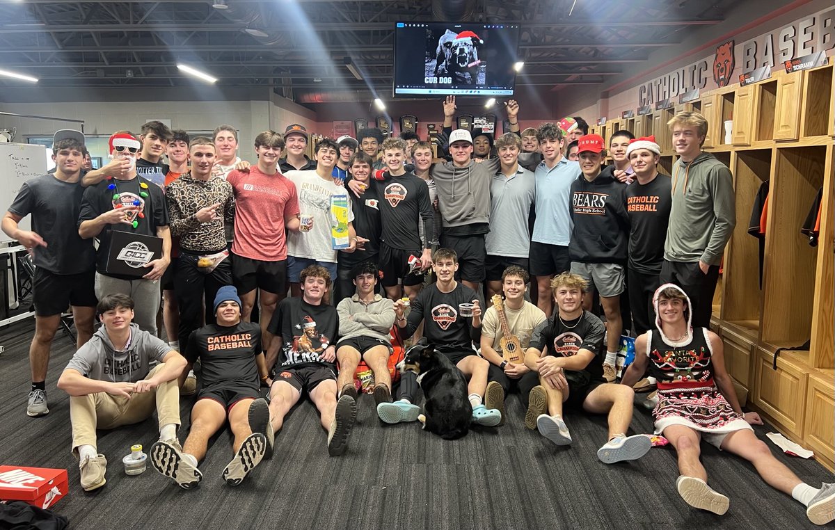 Merry Christmas from our Bear Family! ❤️🐻🎄
⁦<a href="/CurDogBaseball/">Cur Dog Baseball</a>⁩