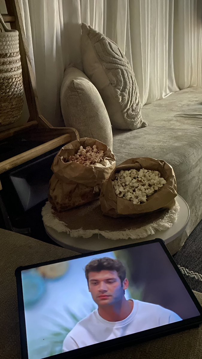 Late night binge hits diff🍿🌑