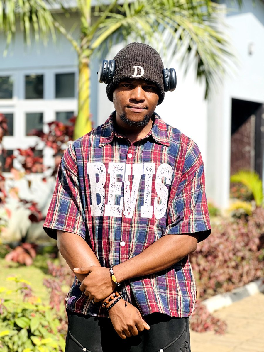 Macnelson92's tweet image. Day 79 — #momentum100dayschallenge

Did I code today? Absolutely not 😂
Did I have fun? Absolutely yes!

Had a beautiful time at @CoLab_kd Downtime.
Techies coming together, relaxing, and having fun.