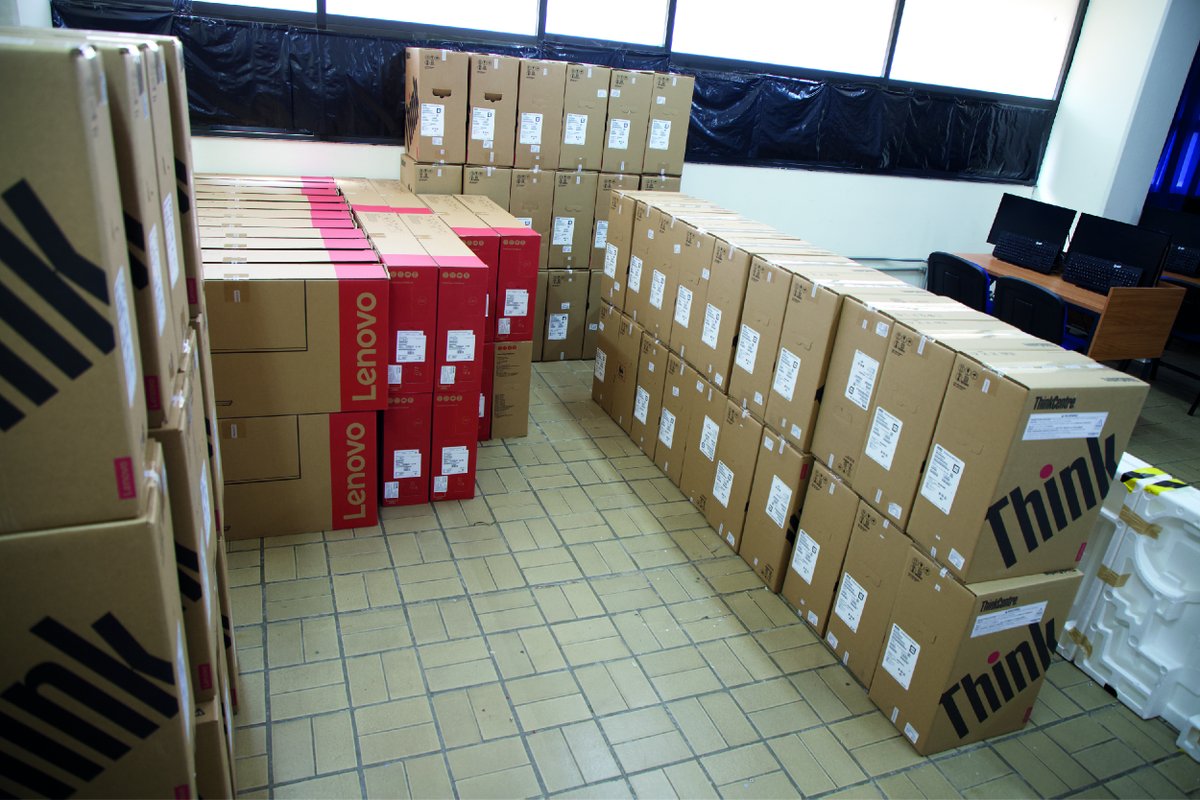 🎉 La #ESIATicomán recibe 34 monitores y 50 CPU gracias a la COFAA del #IPN 💻⚙️
El equipo se instalará en la Sala Geomática y como complemento de la Sala Autodesk, fortaleciendo la formación académica.
#OrgulloPolitécnico #ComunidadESIA