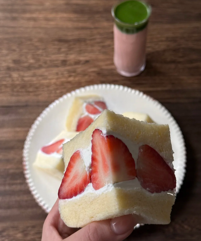 Zaicsxero's tweet photo. 🍞🍓🍵 https://t.co/7Phc8RQn8z