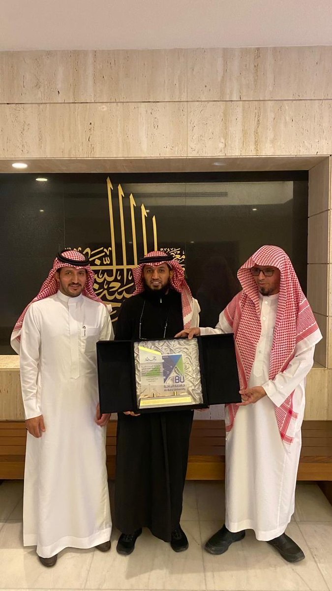 BahaUniversity's tweet photo. #تغطية | برئاسة سعادة المشرف على وحدة التوعية الفكرية أ.د. حزام بن سعد الغامدي ، و نائب رئيس الوفد د. عالية أحمد الغامدي ، قام وفد من طلاب وطالبات  #جامعة_الباحة  بزيارة لـ #منطقة_المدينة_المنورة  ، شملت الزيارة الهيئة العامة لشئون الحرمين الشريفين " فرع شئون المسجد النبوي "، وكذلك معرض عمارة المسجد النبوي ، والمتحف الدولي للسيرة النبوية والحضارة الإسلامية .