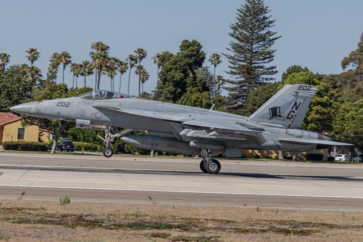 jdiz_photo's tweet photo. USS Abraham Lincoln Carrier Air Wing (CVW-9) working out of North Island and Miramar for Carrier Quals.
#vfa14 #vfa41 #vfa151 #vmfa314 #ussabrahamlincoln #nasnorthisland #coronado #sandiego #mcasmiramar #fighterjets #topgun #aviation #planes #airplanes #fighterpilot #hateWavy https://t.co/hFoMmeU0RB