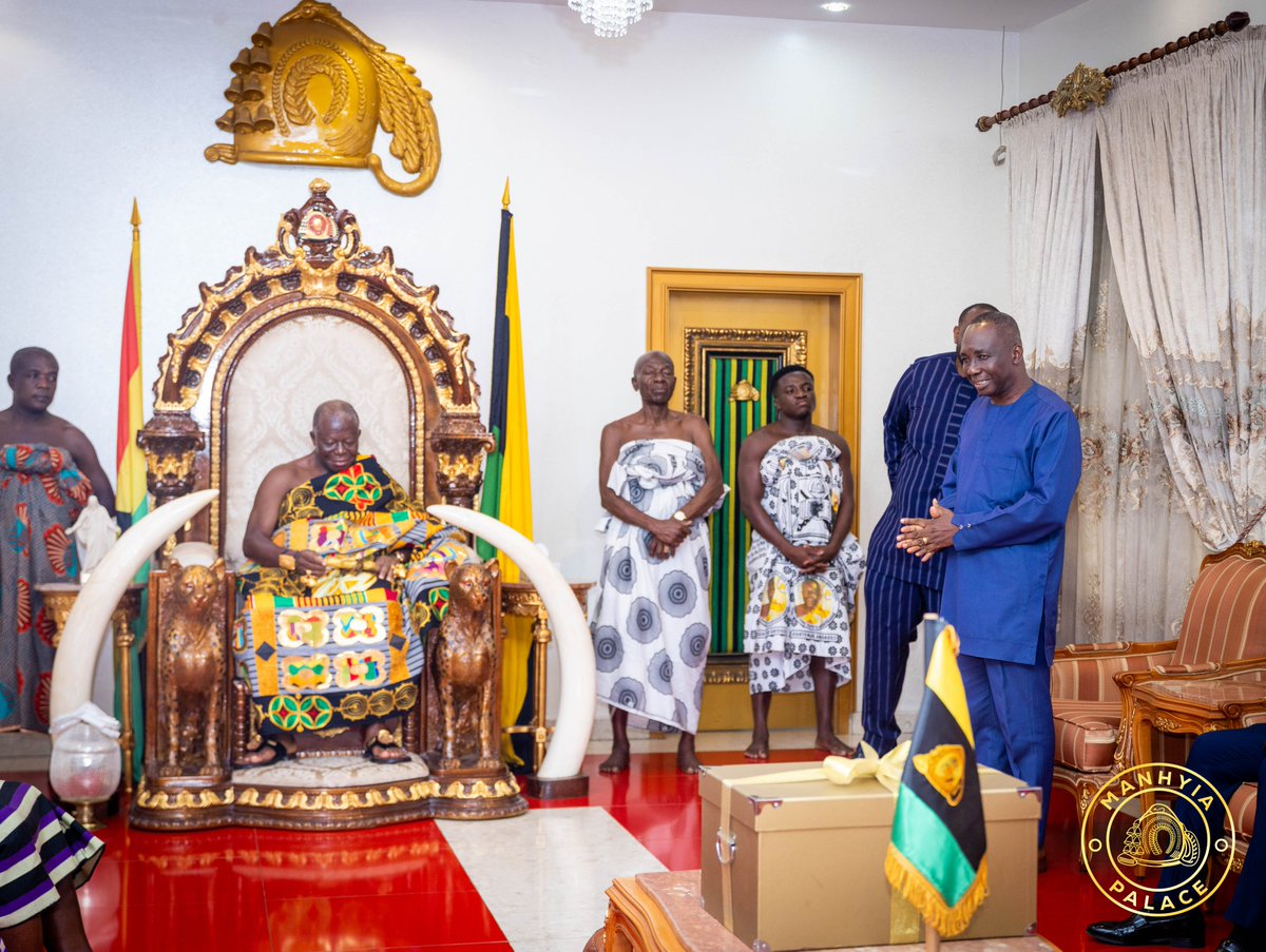 ManhyiaPalace's tweet image. The management of Asanko Gold Mine, led by Managing Director Dr. Charles Amoah, paid a courtesy call on Otumfuo Osei Tutu II, Asantehene, at the Manhyia Palace on December 19, 2026.

During the visit, the team discussed challenges faced, presented its five-year development plan,…
