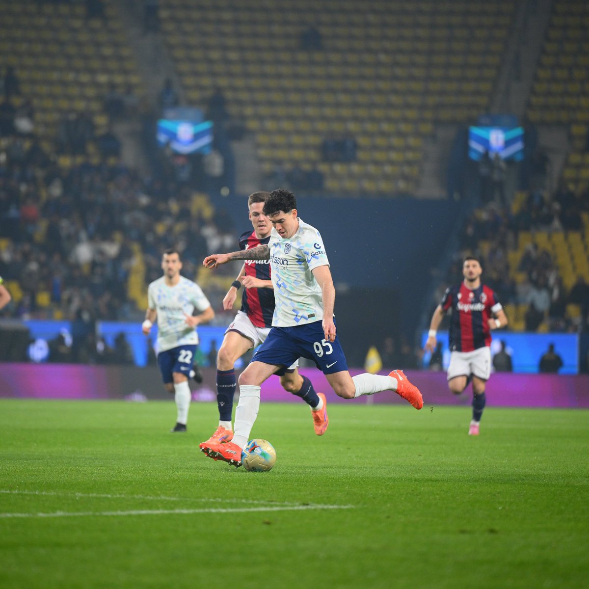 نهاية الشوط الأول - نصف نهائي كأس السوبر الإيطالي. إنتر ميلان 1-1 بولونيا 