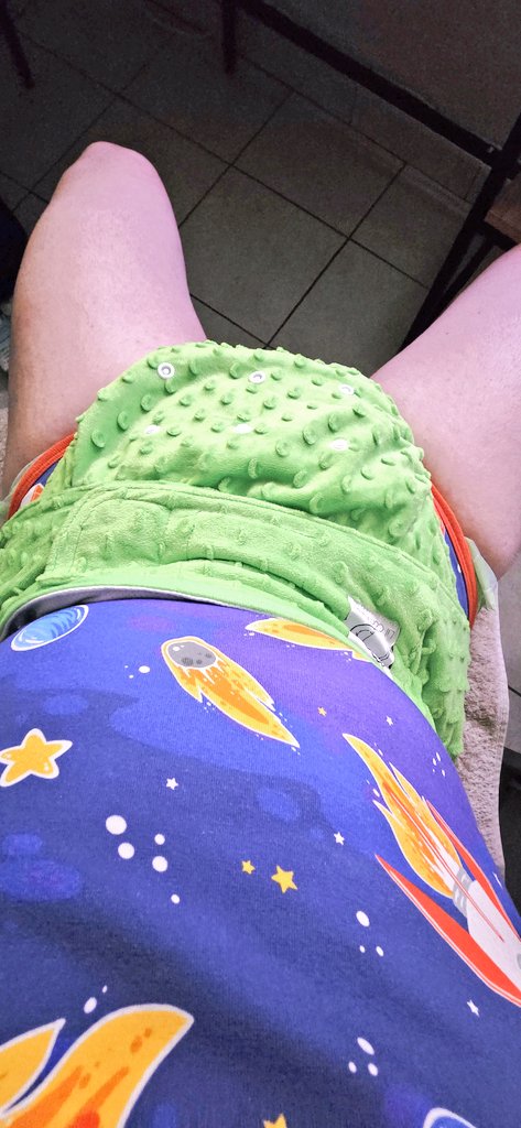 PaddedTosha's tweet photo. Well well, seems like today's diaper was a little too full as it started leaking from every side 😥
Also the @LilComforts dino diaper cover is so comfy and cute, a must have ! 
Can't wait for new models 🤪😋 https://t.co/obwswynI7G