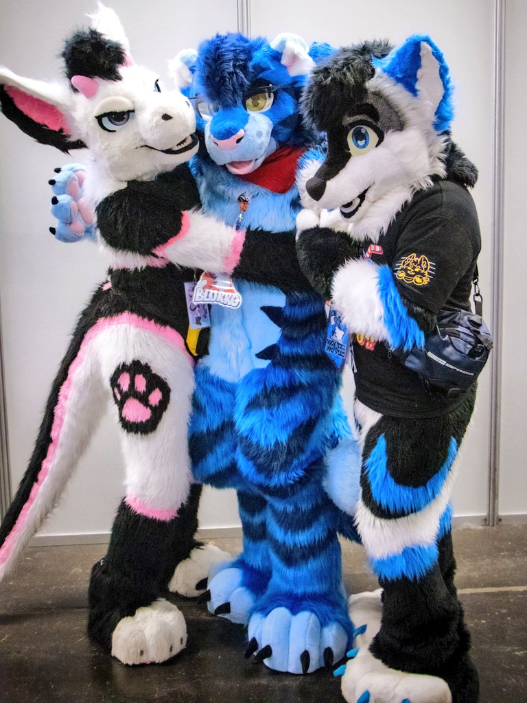 Sylderg's tweet image. Have you redeemed your free derg hug yet? Only available on #FursuitFriday

Blurro and Kovie already did it, what are you wanting for?