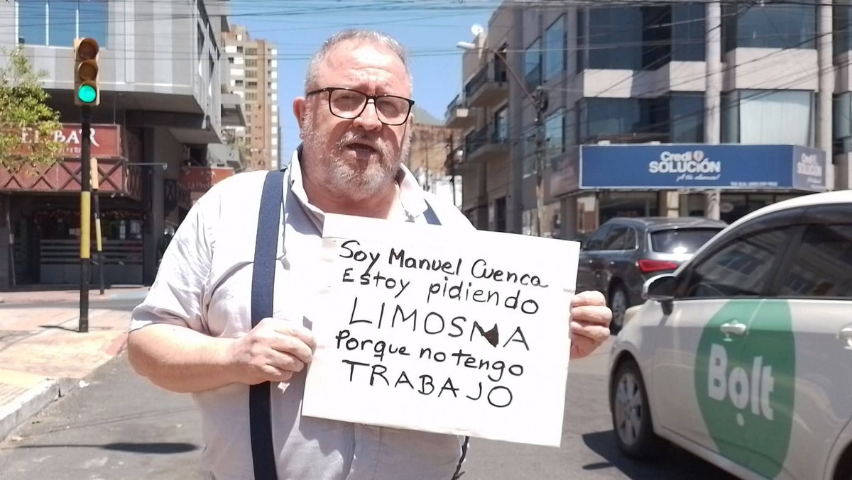 Ahora_Py's tweet photo. Periodista pide limosna en Asunción | 😱

El reconocido comunicador Manuel Cuenca, de casi 70 años, pide ayuda en plena vía pública de Asunción tras revelar que atraviesa graves problemas de salud y una crítica situación económica.

Hoy depende de la solidaridad ciudadana para subsistir, según el comunicador.