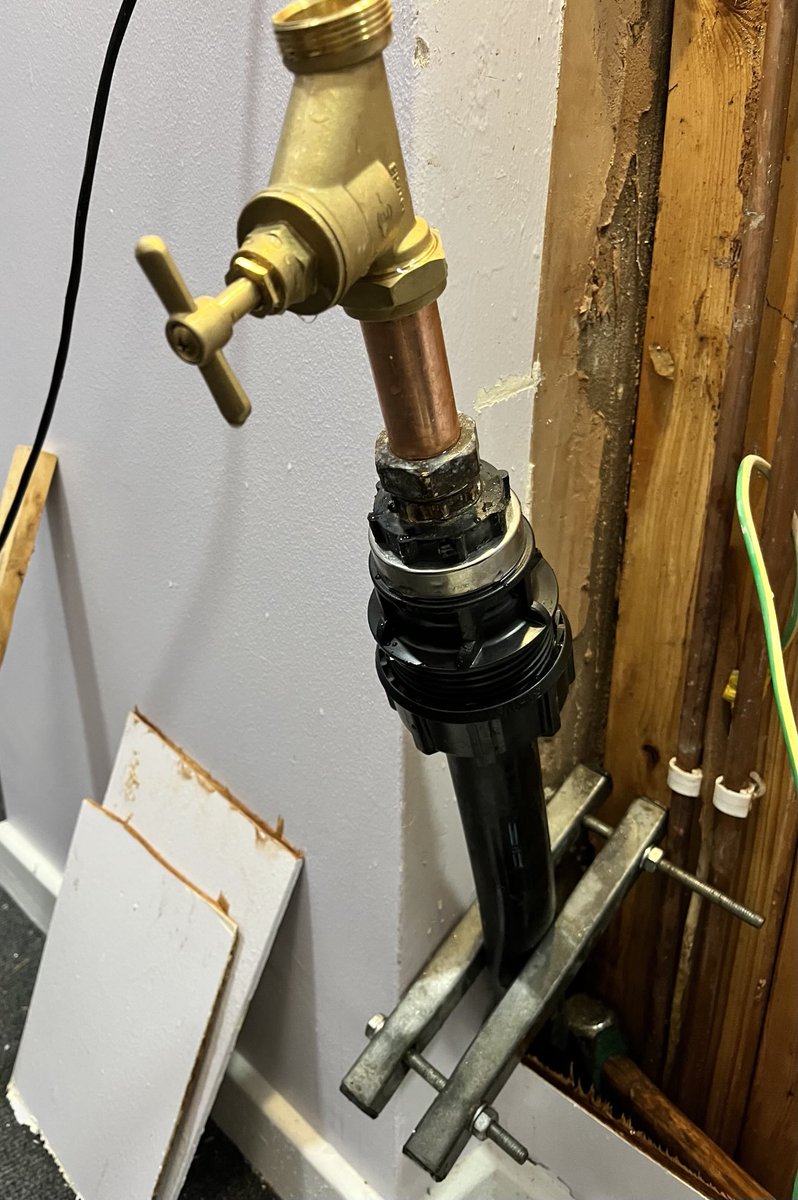 PlannetPlumbing's tweet photo. Incoming 1 1/2” black alkathene water main. No external stop so had to clamp in order to replace defective 28mm internal stop tap. https://t.co/YugAU8OtUi