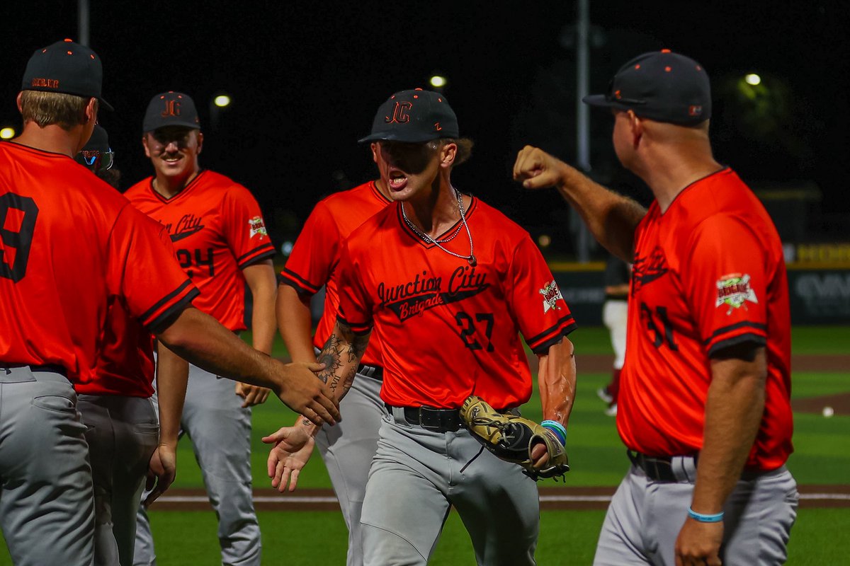 KadenDeal2727's tweet image. Looking for a new home to finish my last semester of college! Looking to be a utility guy for someone. I can play most positions and pitch, haven’t swung in a game for about 2 years due to injury but haven’t lost it. Really just want another opprotunity to play this game I love.