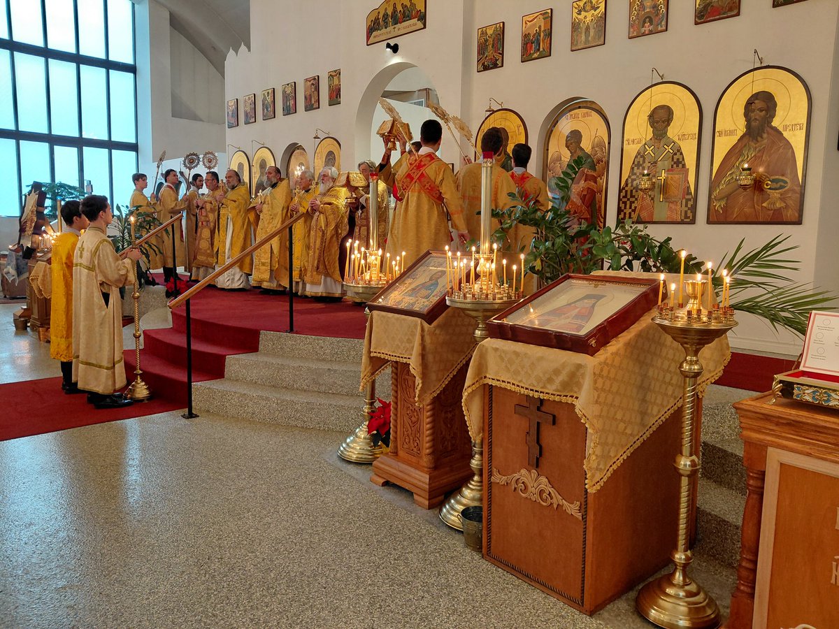 Поздравляю всех православных с Днём почитания Св. Николая Архиепископа Мир Ликийских Чудотворца ❤️❤️❤️☦️☦️☦️🛐🛐🛐🕯🕯🕯🙏🙏🙏 Отче Николае моли Бога о нас 🙏 ☦️ 🛐 🕯 
На утренней службе в Храме Святителя Николая Чудотворца в Монреале,  Канада.