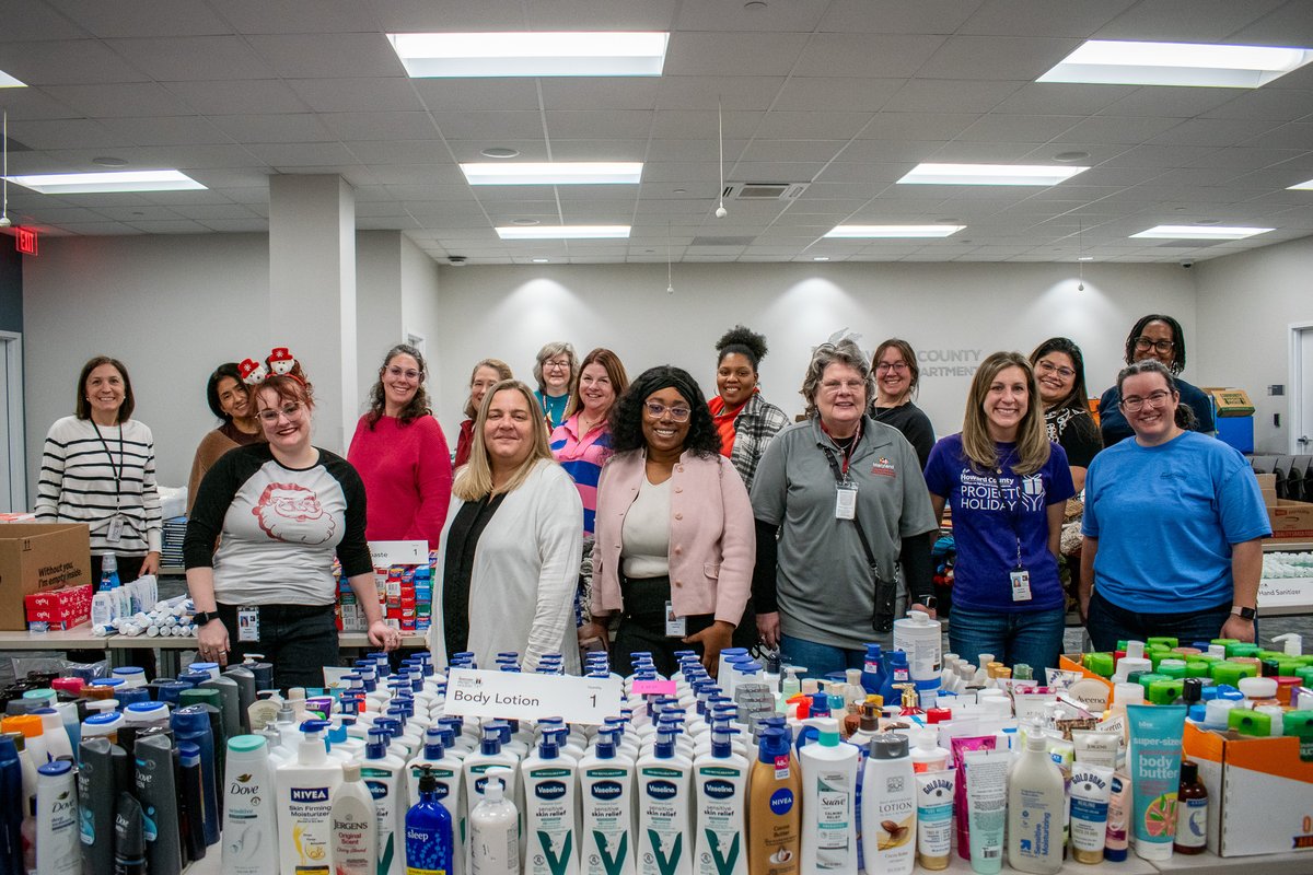 This season, #HoCoAging brought Project Holiday joy to #HoCoCommunity. With help from 120+ volunteers, 272 older adults received gifts, connection and care. 

Check out a selection of photos from this year's activities here: bit.ly/HoCo-PHAlbum20…