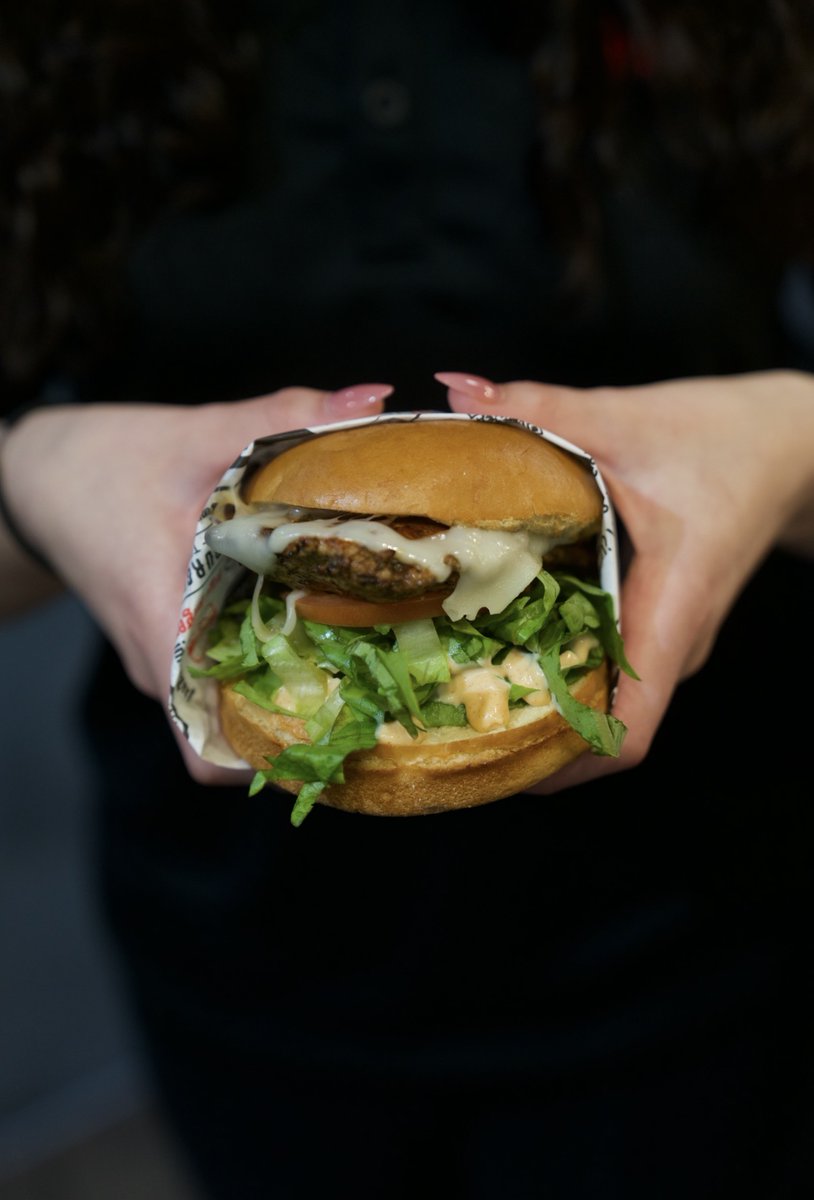ini_burger's tweet photo. Enjoy the end of the work week with one of or premium burgers. Always made fresh, always made with 100% halal beef patties or with your choice of our “impossible” vegan burger. 
-
#halal #foodie #bayarea https://t.co/2vXd5g5idF