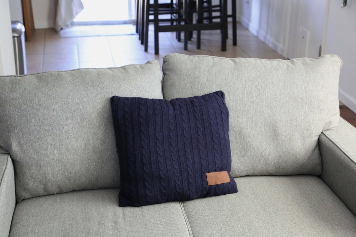KeyInnovations's tweet photo. Warmth that’s wrapped in branding.

This premium knit pillow/blanket makes the perfect holiday gift—bringing comfort to couches and brand love to living rooms. Cozy, classic, and beautifully decorated with your logo, it's a heartfelt way to say thank you this season. https://t.co/934EDj6QiQ
