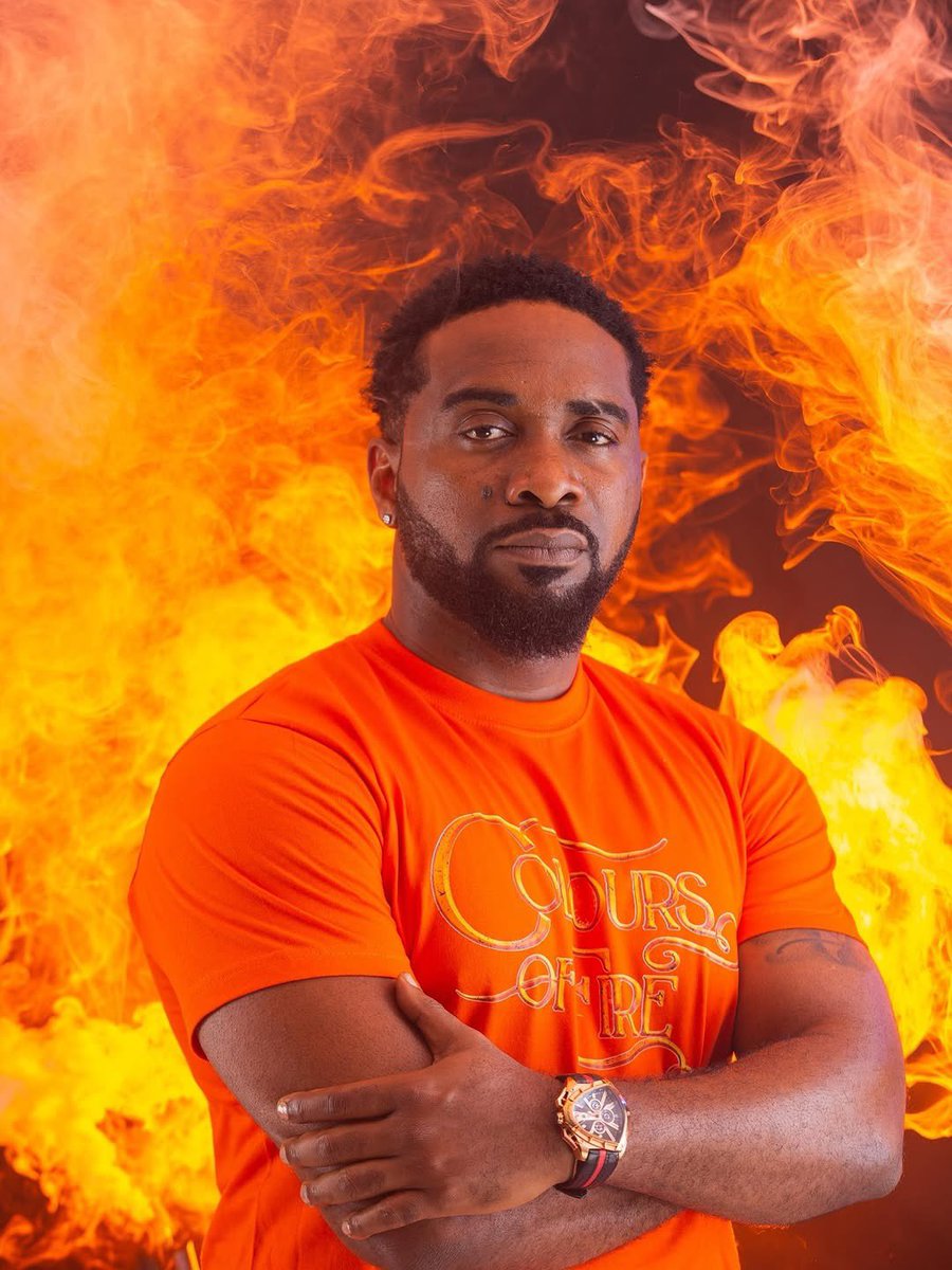 uzorarukwe's tweet photo. I see a man on fire for Colors Of Fire!!!! Colors Of Fire premiere this Sunday 🔥🔥🔥 This is going to be the most colorful premiere Nollywood has ever experienced because @niyiakinmolayan don set the kitchen on fire ooo!!!
#colorsoffire #COF https://t.co/EX06SIAixQ