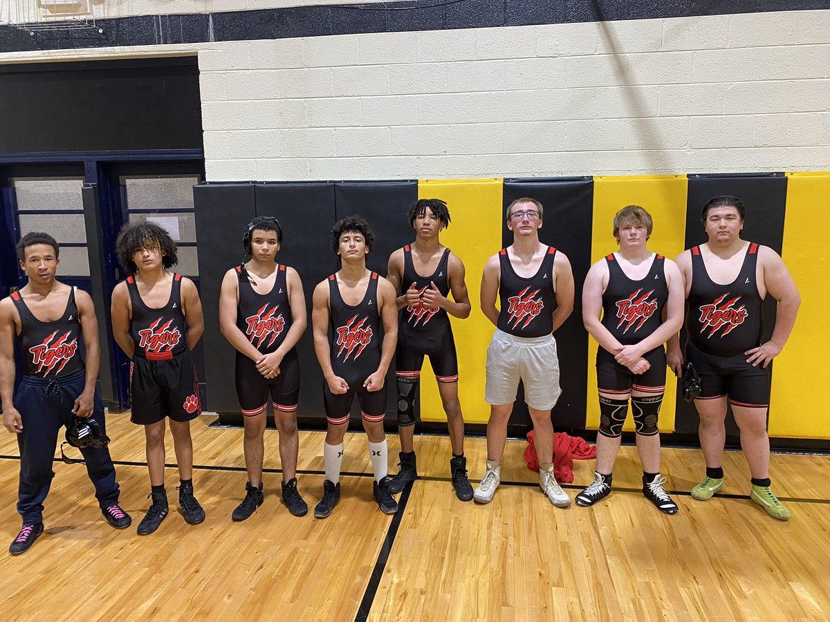 Cover1nonprofit's tweet image. Time to get some grappling on!  Happy to support @CHSRoyalTigers with new wrestling singlets. Best of luck on the mat this season!  Thanks to our donors for making this possible &amp;amp; thanks @BillSmithBSN for the great work!