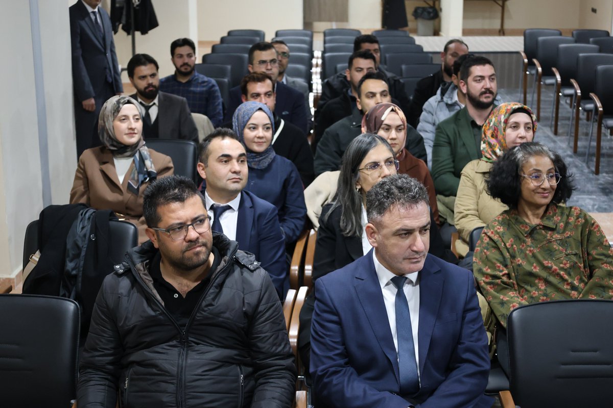 Toplantıda;
🎯 Öğrencilerimizin boş zamanlarını en etkili şekilde değerlendirmeleri,
🎨 Sosyal, kültürel ve sportif faaliyetlerin artırılması,
🗣️ Yurt içi iletişim, rehberlik ve destek çalışmalarının güçlendirilmesi gibi konular ele alınarak görüş alışverişinde bulunuldu.