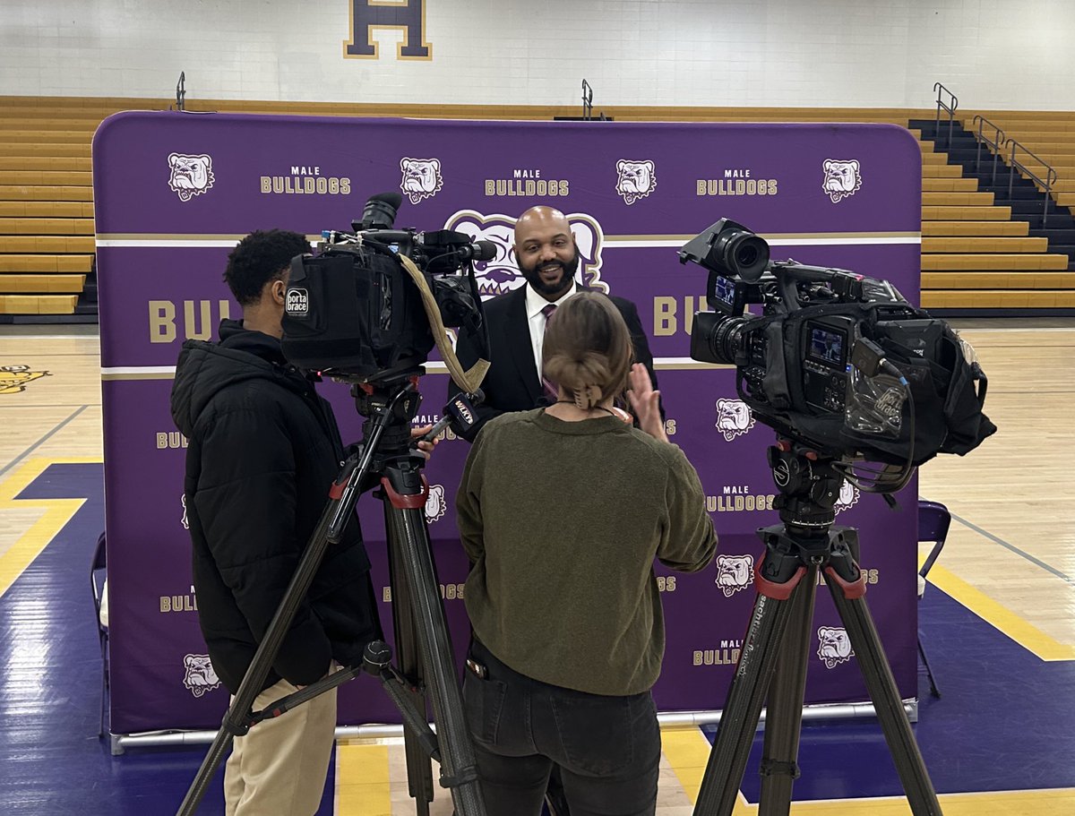 Mr. Principal 📚🎨🥎🎉 tweet media