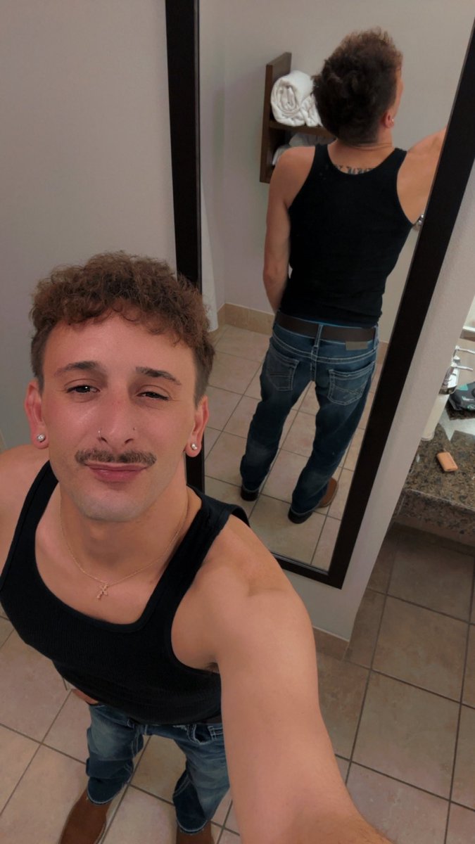 hosting tops tonight in Harrisburg, hmu if you wanna stop by 💦💦