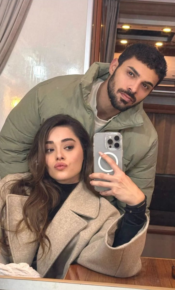 editsmerih0's tweet photo. Miss them sm 🥺💚 #RüYam #HalSim #SimayBarlas #HalitÖzgürSarı https://t.co/du7GUZrYNn