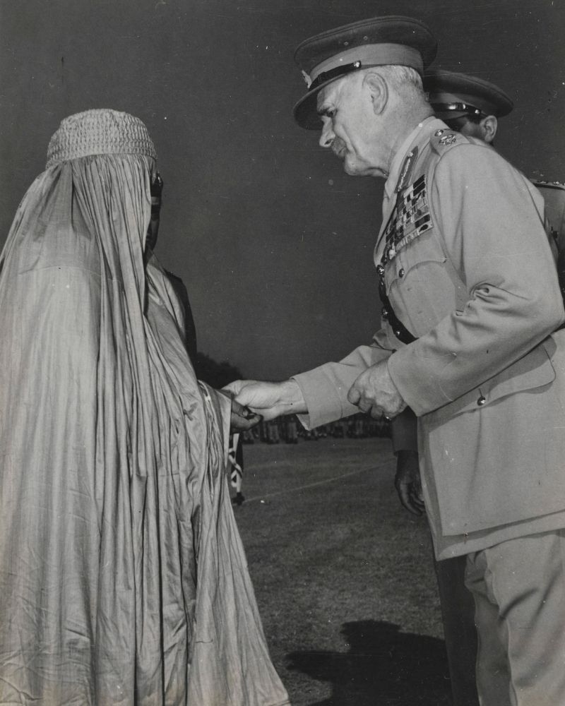 Via <a href="/NAM_London/">National Army Museum</a> - 19 Dec 1945, Viceroy of #India Archibald Wavell awards a posthumous Victoria Cross #VC to the widow an Indian Army soldier. 

Her husband was a British hero and she is wearing a #burka. 

13/30 Indian VCs were posthumous in #WW2. #History #Burma <a href="/HistoryBowsh/">Jack Bowsher - Thunder Run: Meiktila 1945</a>