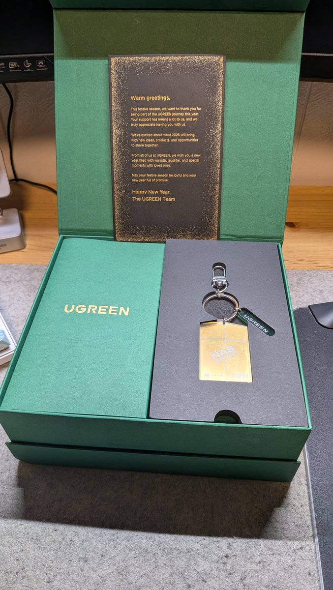 Solo puedo decir que mil gracias a <a href="/UGREENOfficial/">UGREEN</a> por este regalo de navidad y por las bonitas palabras. Su interior será un secreto 🙈