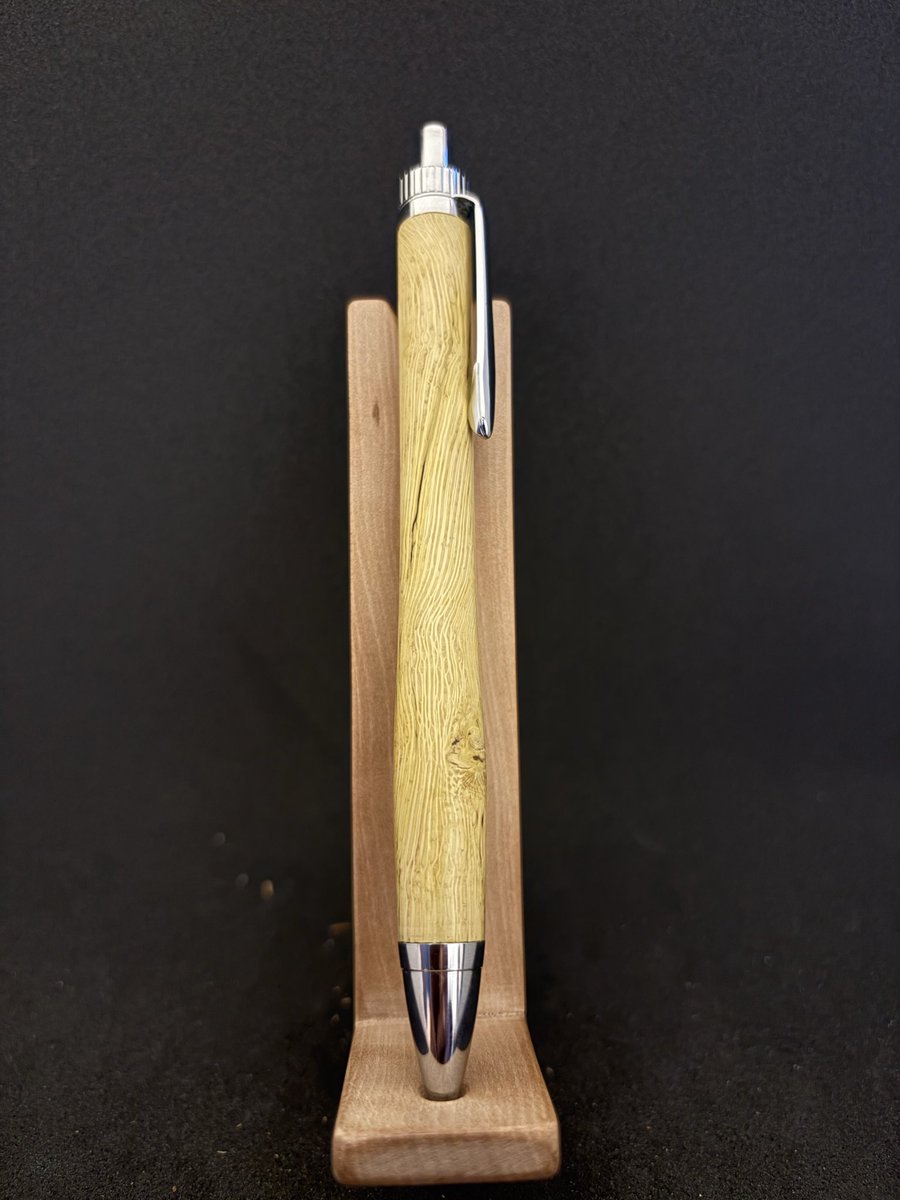 販売用ではありませんが…

枝で手に入れたナンテンを頑張って形にすることができました。

凄く黄色くて木目が細く触りごちは独特の肌触りでしたー！

これは嫁さんへ…
お守りにでもなればなあという思いで渡します！