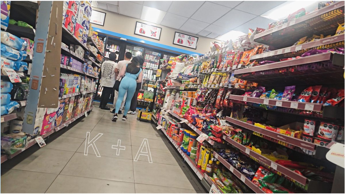 kary_andi_sw's tweet photo. 3ra. parte final. no puedo fallar el oxxo... Esa sensaciòn de ser el punto de todos es Exitante!!! https://t.co/dHrseMSyZ3