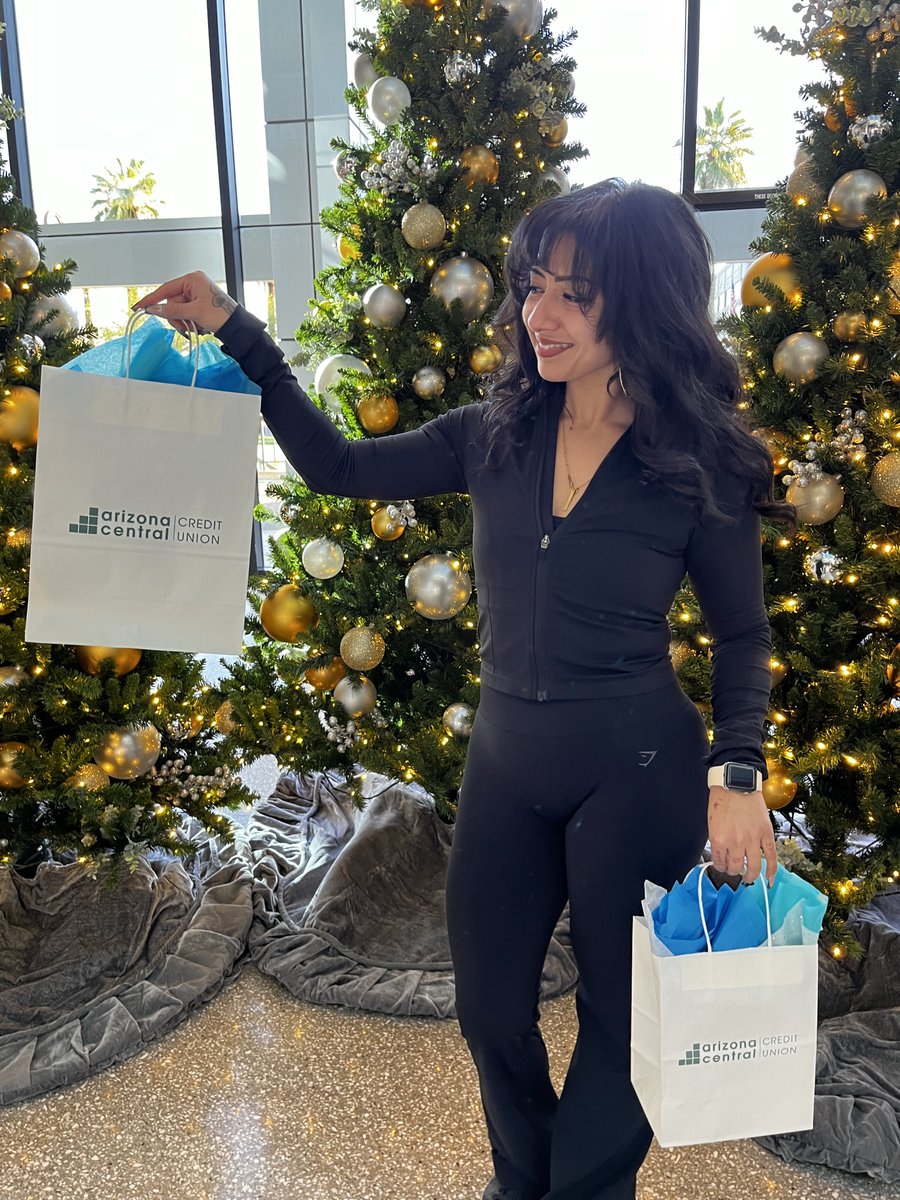 Happy Christmas Eve! 🎁🎄

*REMINDER*
We are open today until 1 p.m. - just enough time to stop by, open an account, and give the last minute gift of savings. 🤑

azcentralcu.org/banking/saving…