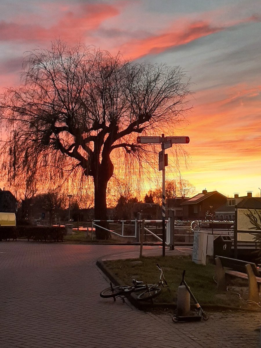 MarathonPeter's tweet image. Mooie luchten tijdens de kerstborrel